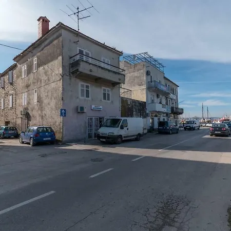 More Τρογκίρ